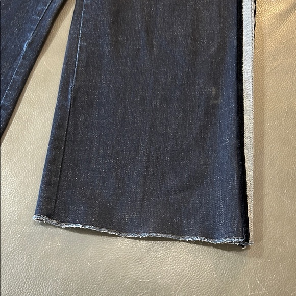 Red Valentino Stylish Dark Navy Denim Women's Jeans. - Picture 4 of 8